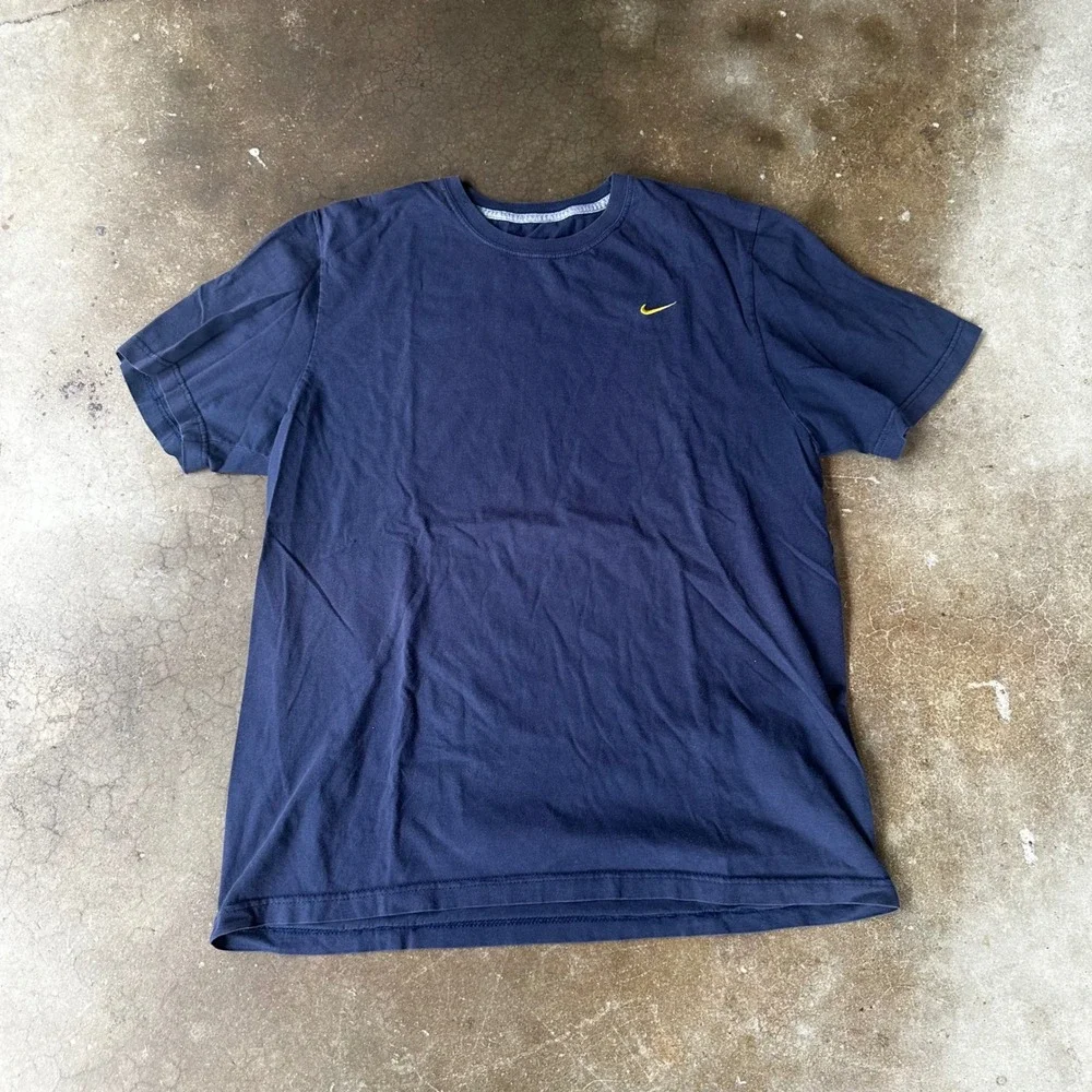 Nike T-Shirt Mens XL Navy Blue Performance  Embroidered Swoosh Logo Regular Fit